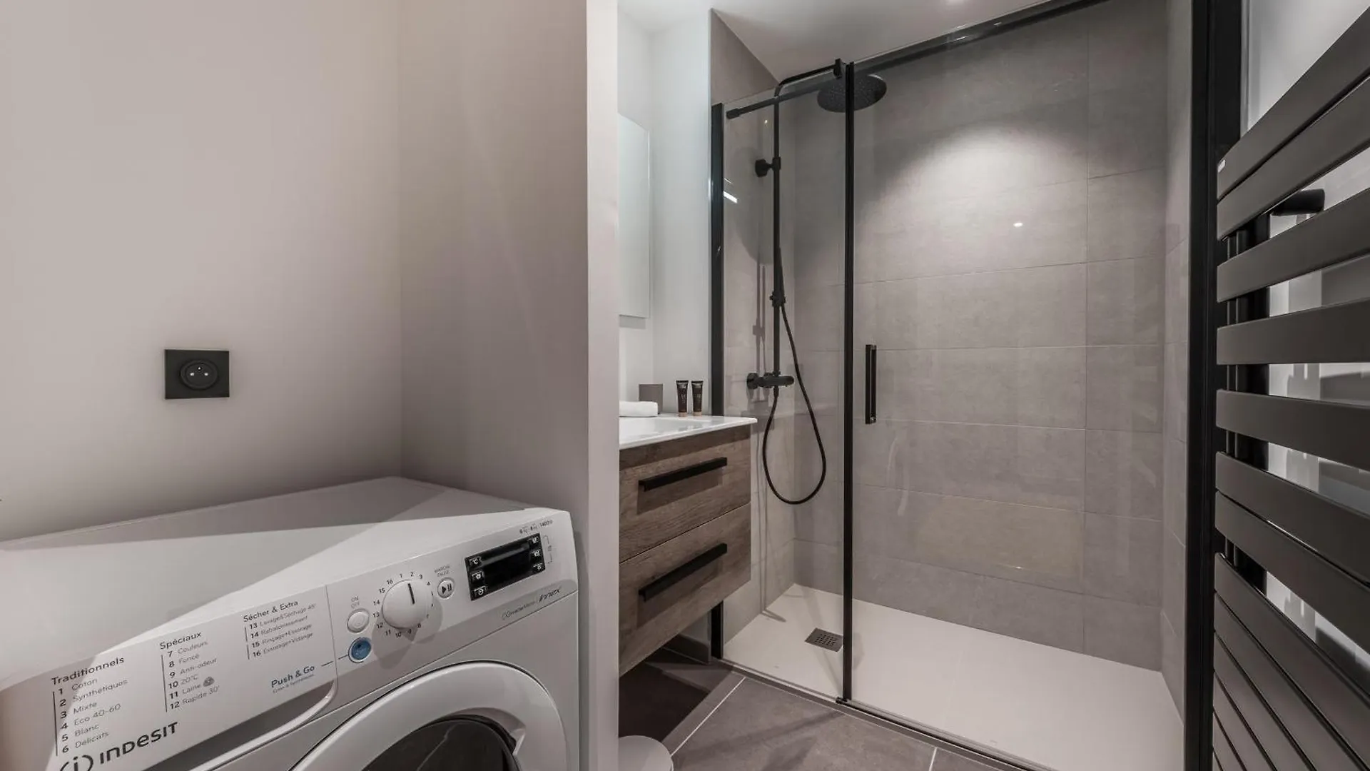 Appartement Cosy Avec Services Inclus A Meribel Mottaret - Fr-1-613-97 Les Allues 0*,  France